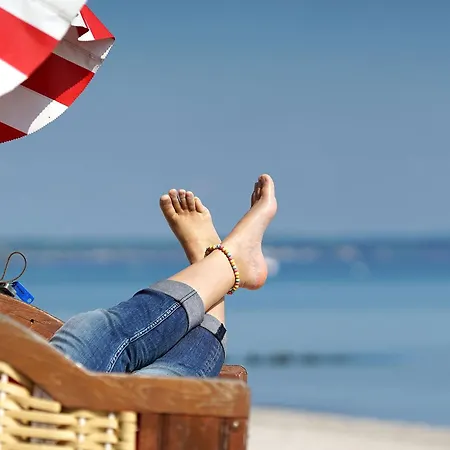 5 Sterne Kaptain's Huus In Der Seefahrtschule Wustrow (Fischland)